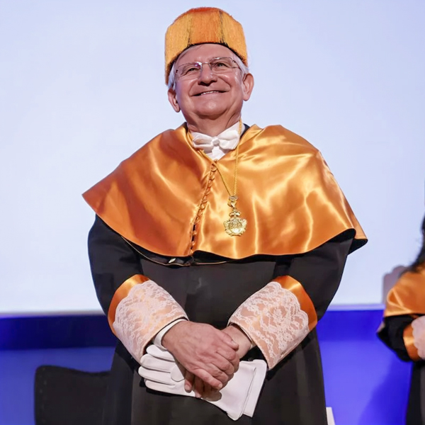 Rafael Repullo has been awarded an honorary doctorate by the University of Málaga Rafael Repullo has been awarded an honorary doctorate by the University of Málaga